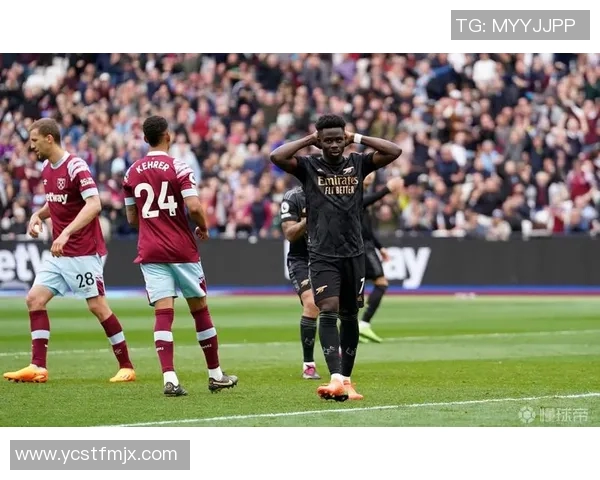 足球明星背后的辛酸历程与奋斗故事揭示人生不易的真实面貌